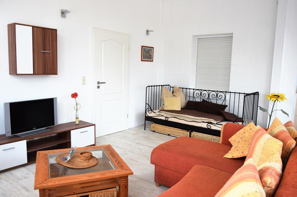 Ferienwohnung Urlaub im Wintergarten Rostock-Lichtenhagen-Dorf Exterior foto